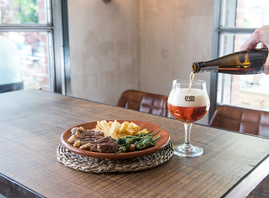 Maridaje Casimiro Mahou Cerveza Ale - caza, arroces, quesos azules o postres con base de cacao o café Maridaje Casimiro Mahou Cerveza Ale - caza, arroces, quesos azules o postres con base de cacao o café