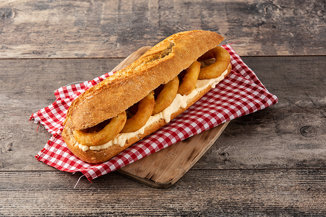 Bocadillo de calamares y La Salve Botxo: un maridaje de contrastes